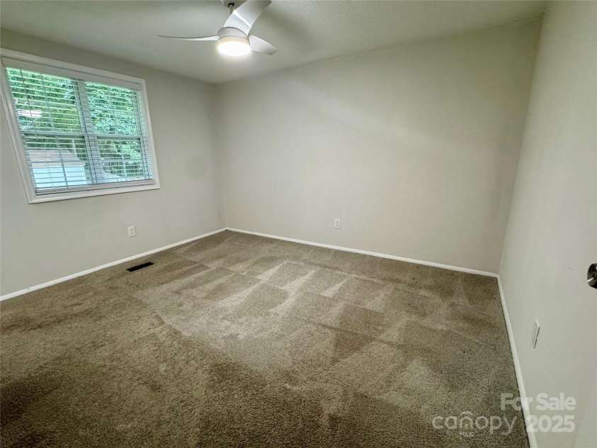 707 Regency Drive, Charlotte, NC 28211.  MLS# CAR4287652, YatesRealty ID 33845. 