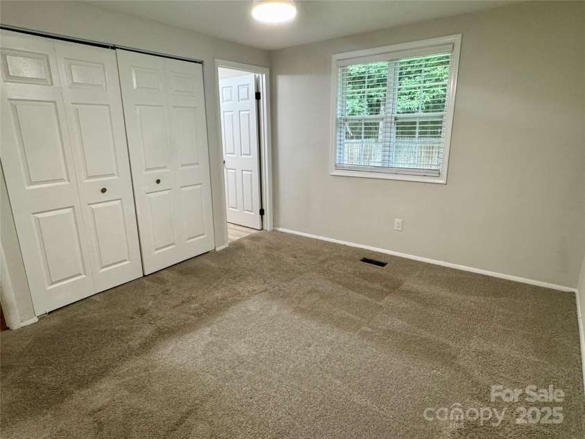 707 Regency Drive, Charlotte, NC 28211.  MLS# CAR4287652, YatesRealty ID 33845. 