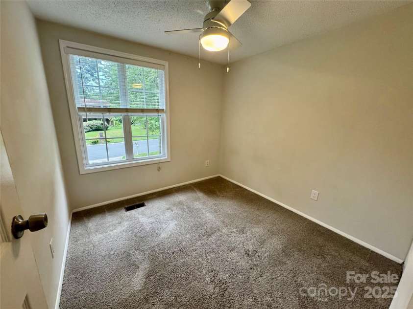 707 Regency Drive, Charlotte, NC 28211.  MLS# CAR4287652, YatesRealty ID 33845. 