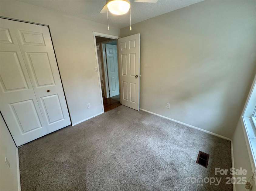 707 Regency Drive, Charlotte, NC 28211.  MLS# CAR4287652, YatesRealty ID 33845. 