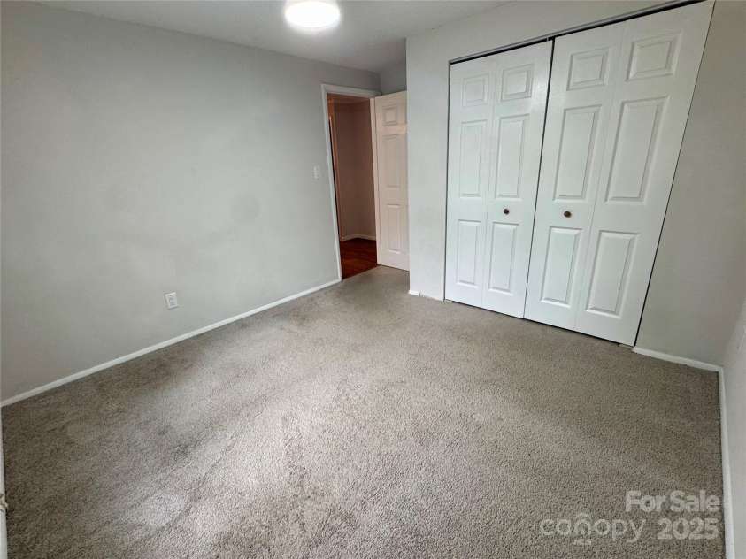 707 Regency Drive, Charlotte, NC 28211.  MLS# CAR4287652, YatesRealty ID 33845. 