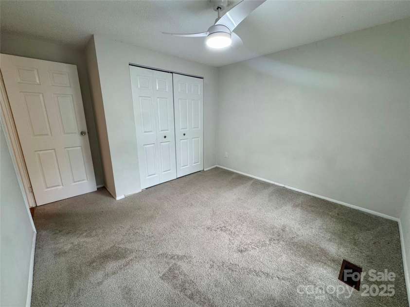 707 Regency Drive, Charlotte, NC 28211.  MLS# CAR4287652, YatesRealty ID 33845. 