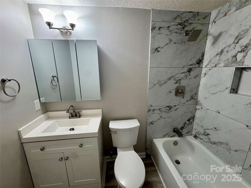 707 Regency Drive, Charlotte, NC 28211.  MLS# CAR4287652, YatesRealty ID 33845. 