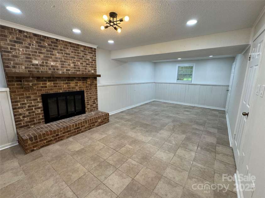 707 Regency Drive, Charlotte, NC 28211.  MLS# CAR4287652, YatesRealty ID 33845. 