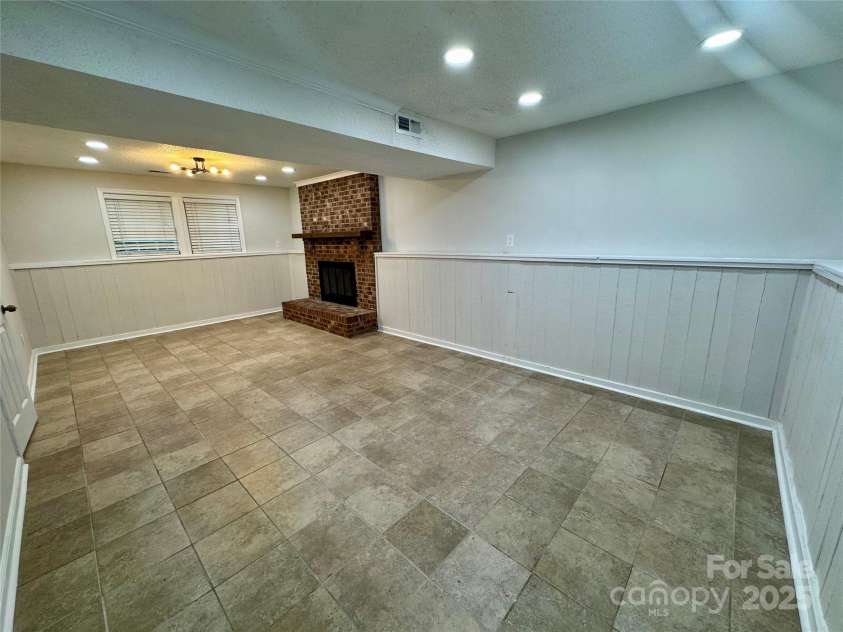 707 Regency Drive, Charlotte, NC 28211.  MLS# CAR4287652, YatesRealty ID 33845. 