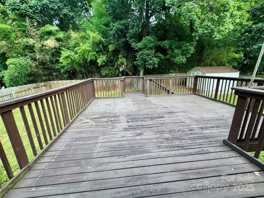 707 Regency Drive, Charlotte, NC 28211.  MLS# CAR4287652, YatesRealty ID 33845. 