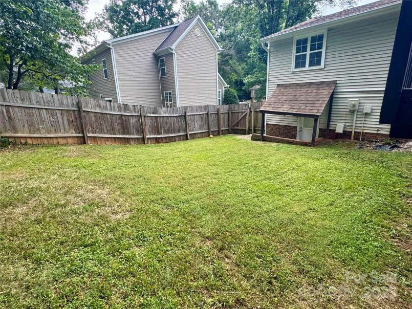 707 Regency Drive, Charlotte, NC 28211.  MLS# CAR4287652, YatesRealty ID 33845. 