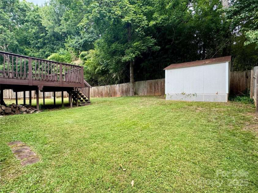 707 Regency Drive, Charlotte, NC 28211.  MLS# CAR4287652, YatesRealty ID 33845. 