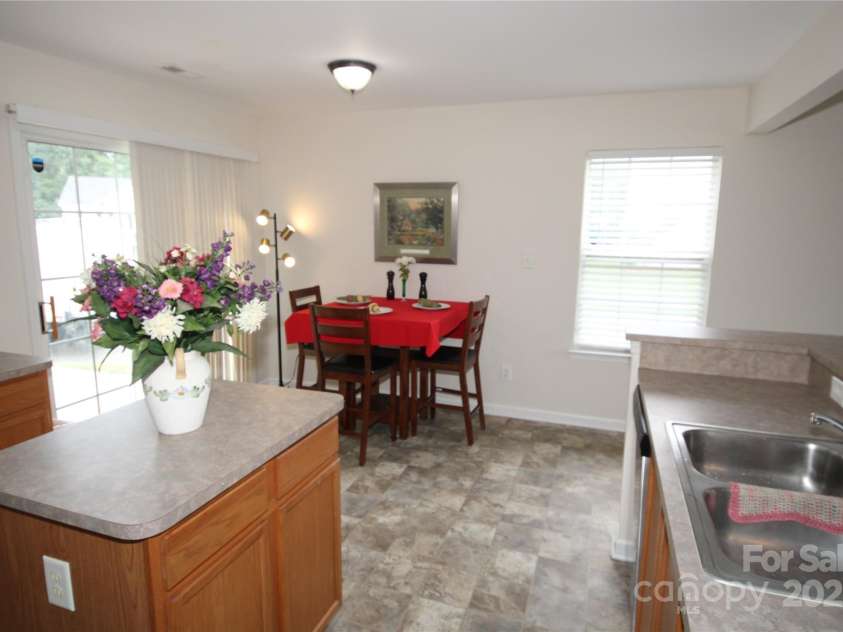 7853 Sullivans Trace Drive, Charlotte, NC 28217.  MLS# CAR4287615, YatesRealty ID 33846. Kitchen With Island