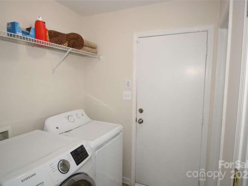 7853 Sullivans Trace Drive, Charlotte, NC 28217.  MLS# CAR4287615, YatesRealty ID 33846. Mud Room/Laundry