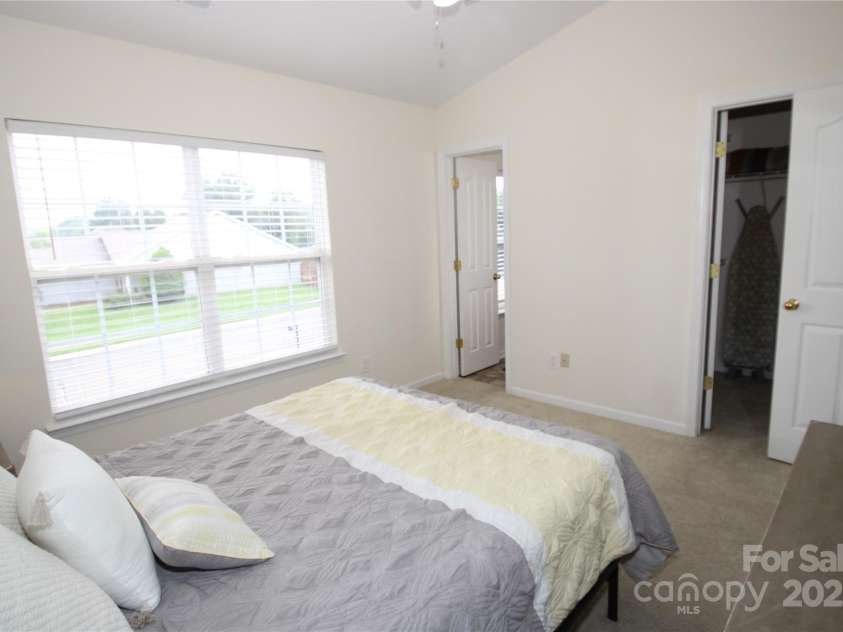 7853 Sullivans Trace Drive, Charlotte, NC 28217.  MLS# CAR4287615, YatesRealty ID 33846. Primary To Bath & closet