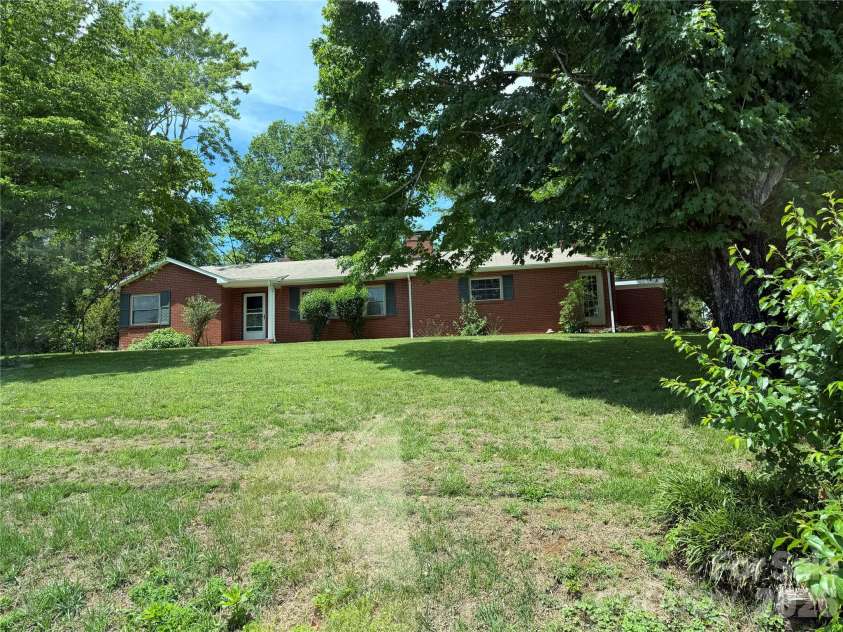 901 Ridgecrest Drive, Lenoir, NC 28645.  MLS# CAR4393787, YatesRealty ID 33846. 