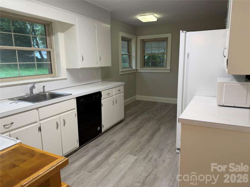 901 Ridgecrest Drive, Lenoir, NC 28645.  MLS# CAR4393787, YatesRealty ID 33846. 