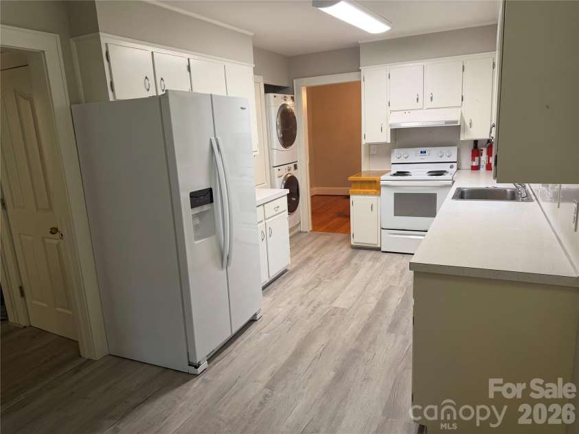 901 Ridgecrest Drive, Lenoir, NC 28645.  MLS# CAR4393787, YatesRealty ID 33846. 