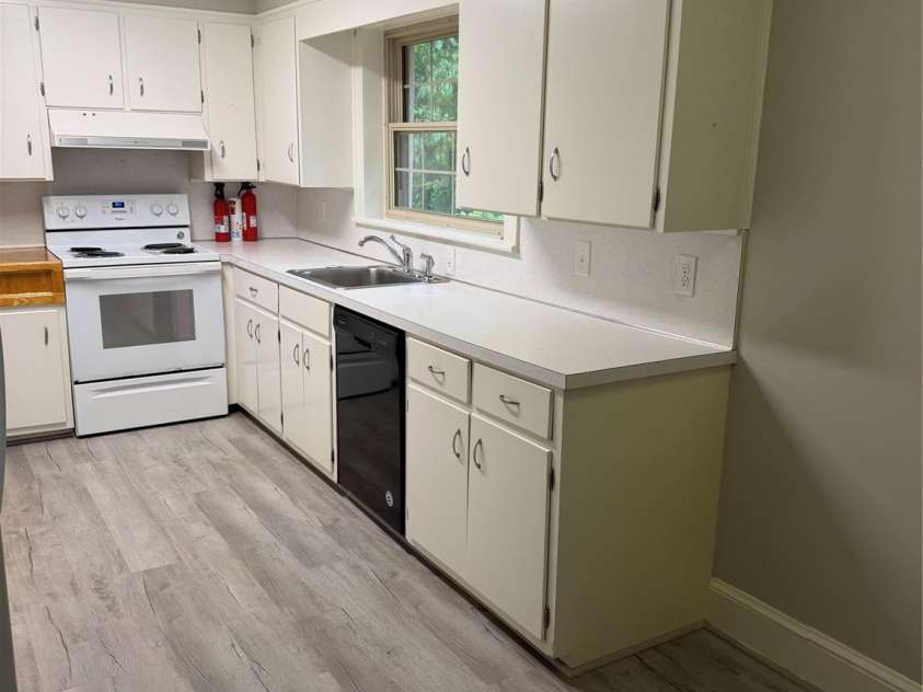 901 Ridgecrest Drive, Lenoir, NC 28645.  MLS# CAR4393787, YatesRealty ID 33846. 