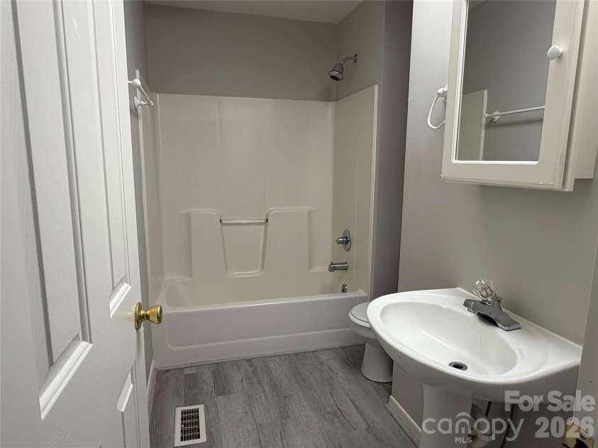 901 Ridgecrest Drive, Lenoir, NC 28645.  MLS# CAR4393787, YatesRealty ID 33846. 