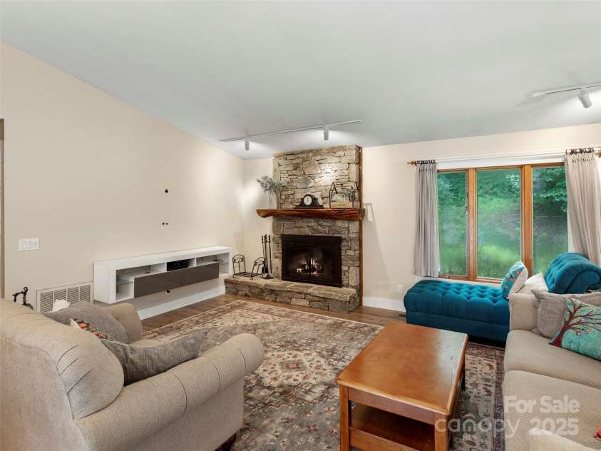 303 Brightwater Heights Drive, Hendersonville, NC 28791.  MLS# CAR4288551, YatesRealty ID 33847. 