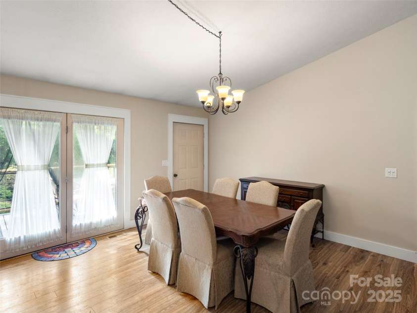 303 Brightwater Heights Drive, Hendersonville, NC 28791.  MLS# CAR4288551, YatesRealty ID 33847. 