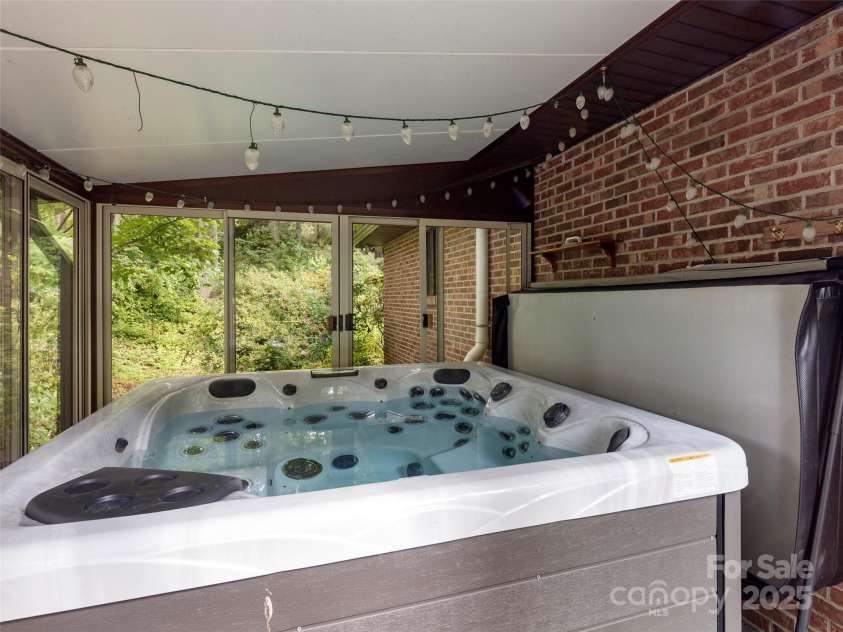 303 Brightwater Heights Drive, Hendersonville, NC 28791.  MLS# CAR4288551, YatesRealty ID 33847. 