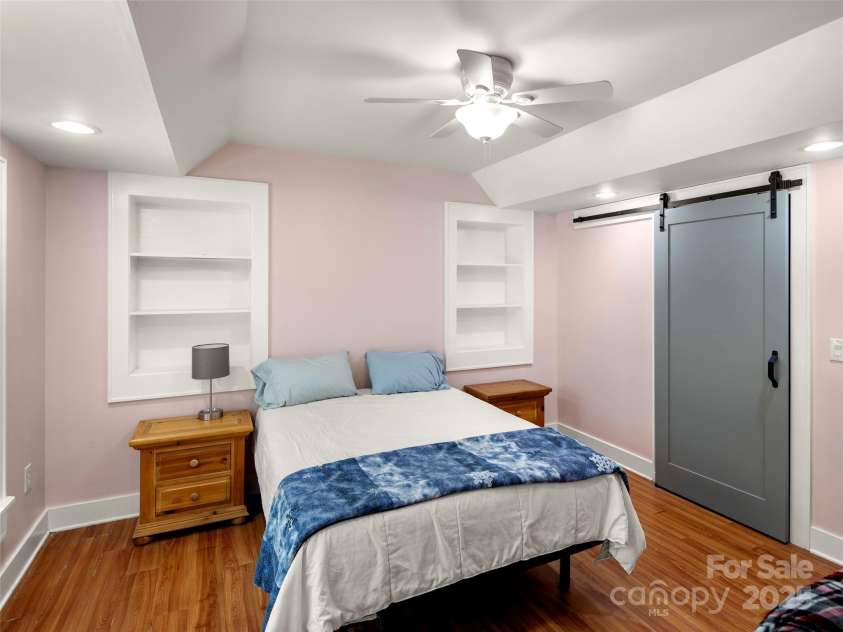 303 Brightwater Heights Drive, Hendersonville, NC 28791.  MLS# CAR4288551, YatesRealty ID 33847. 