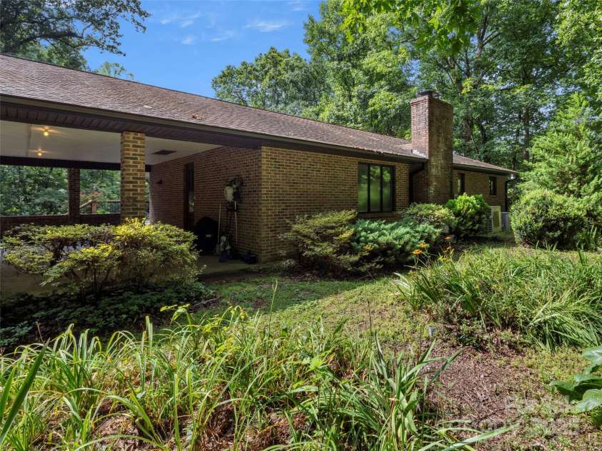 303 Brightwater Heights Drive, Hendersonville, NC 28791.  MLS# CAR4288551, YatesRealty ID 33847. 