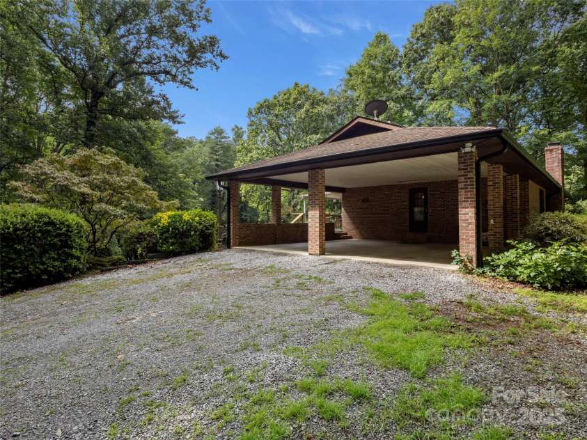 303 Brightwater Heights Drive, Hendersonville, NC 28791.  MLS# CAR4288551, YatesRealty ID 33847. 