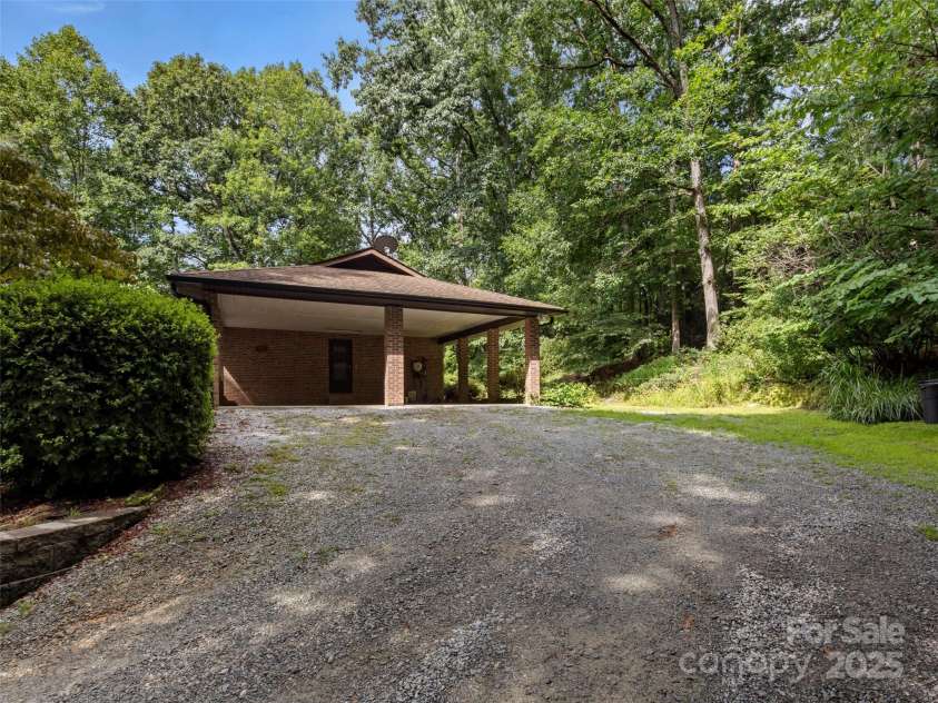 303 Brightwater Heights Drive, Hendersonville, NC 28791.  MLS# CAR4288551, YatesRealty ID 33847. 