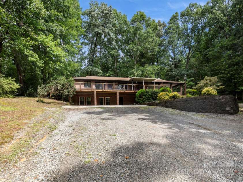 303 Brightwater Heights Drive, Hendersonville, NC 28791.  MLS# CAR4288551, YatesRealty ID 33847. 