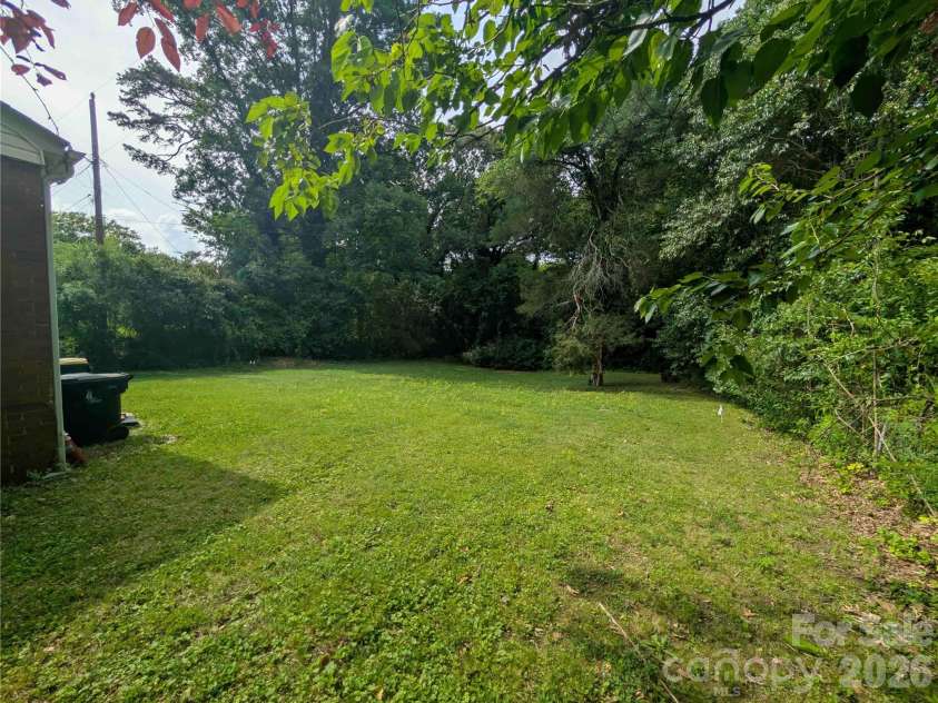 542 Stegall Street, Charlotte, NC 28217.  MLS# CAR4398380, YatesRealty ID 33847. Large Back Yard