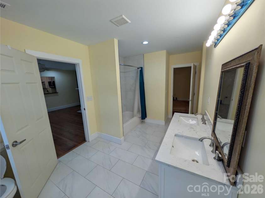542 Stegall Street, Charlotte, NC 28217.  MLS# CAR4398380, YatesRealty ID 33847. Master Bath view 2
