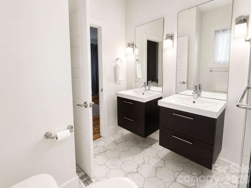 195 Wellington Street, Asheville, NC 28806.  MLS# CAR4392044, YatesRealty ID 33848. 