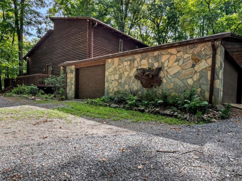 1000 Stone Creek Drive, Yadkinville, NC 27055.  MLS# CAR4288941, YatesRealty ID 33849. 