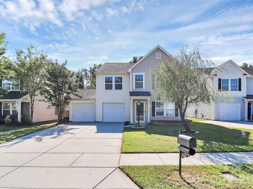 15705 Lakepoint Forest Drive, Charlotte, NC 28278.  MLS# CAR4308712, YatesRealty ID 3385. 