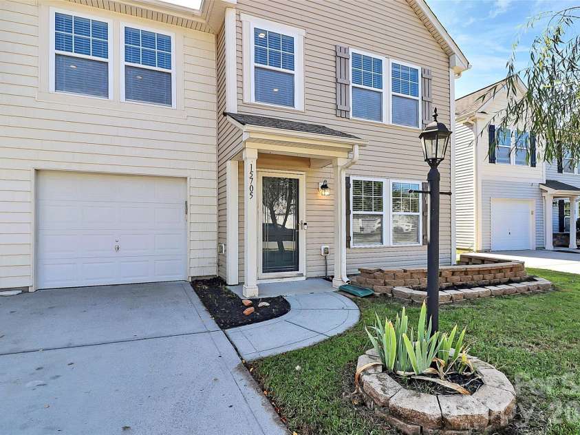 15705 Lakepoint Forest Drive, Charlotte, NC 28278.  MLS# CAR4308712, YatesRealty ID 3385. 