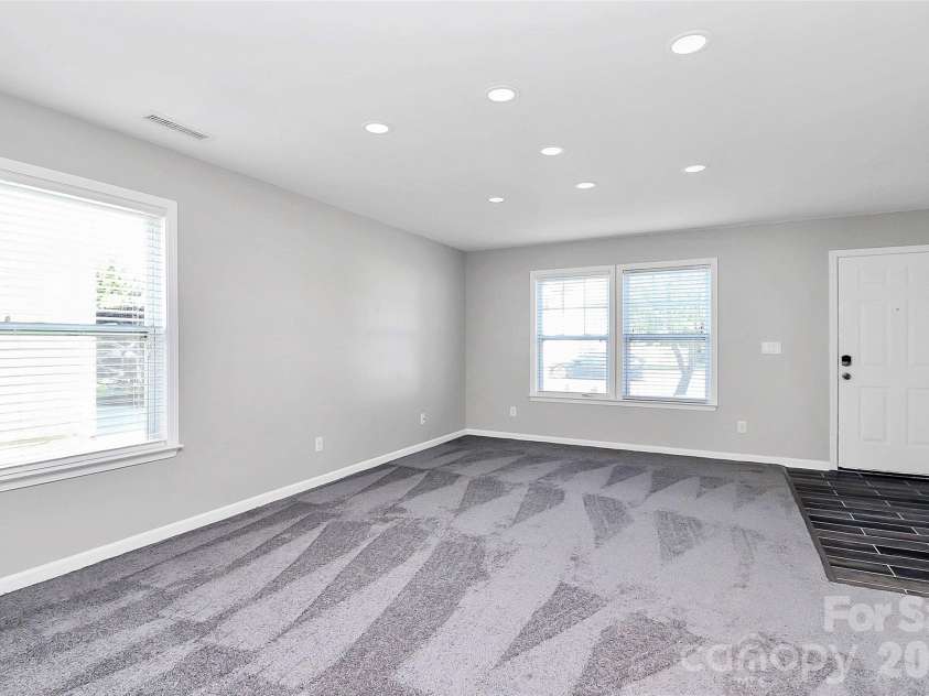 15705 Lakepoint Forest Drive, Charlotte, NC 28278.  MLS# CAR4308712, YatesRealty ID 3385. 