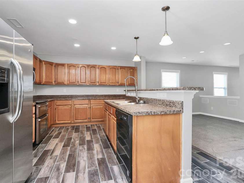 15705 Lakepoint Forest Drive, Charlotte, NC 28278.  MLS# CAR4308712, YatesRealty ID 3385. 