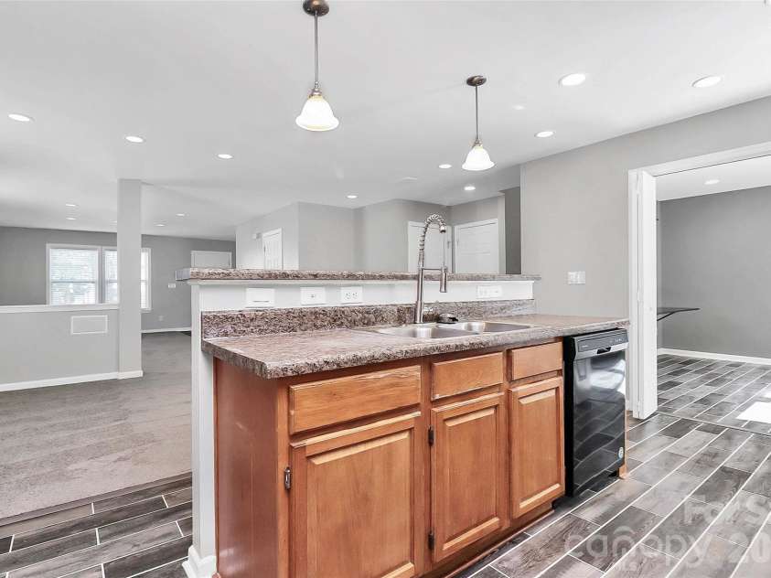 15705 Lakepoint Forest Drive, Charlotte, NC 28278.  MLS# CAR4308712, YatesRealty ID 3385. 