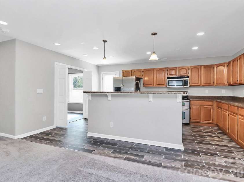 15705 Lakepoint Forest Drive, Charlotte, NC 28278.  MLS# CAR4308712, YatesRealty ID 3385. 
