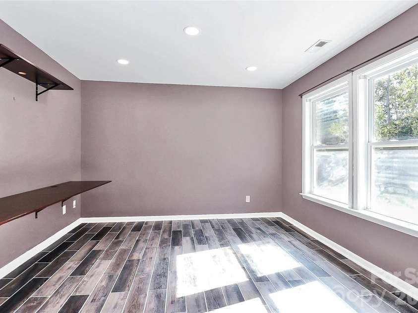 15705 Lakepoint Forest Drive, Charlotte, NC 28278.  MLS# CAR4308712, YatesRealty ID 3385. 