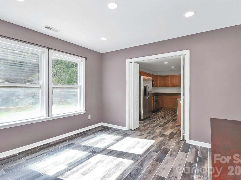15705 Lakepoint Forest Drive, Charlotte, NC 28278.  MLS# CAR4308712, YatesRealty ID 3385. 