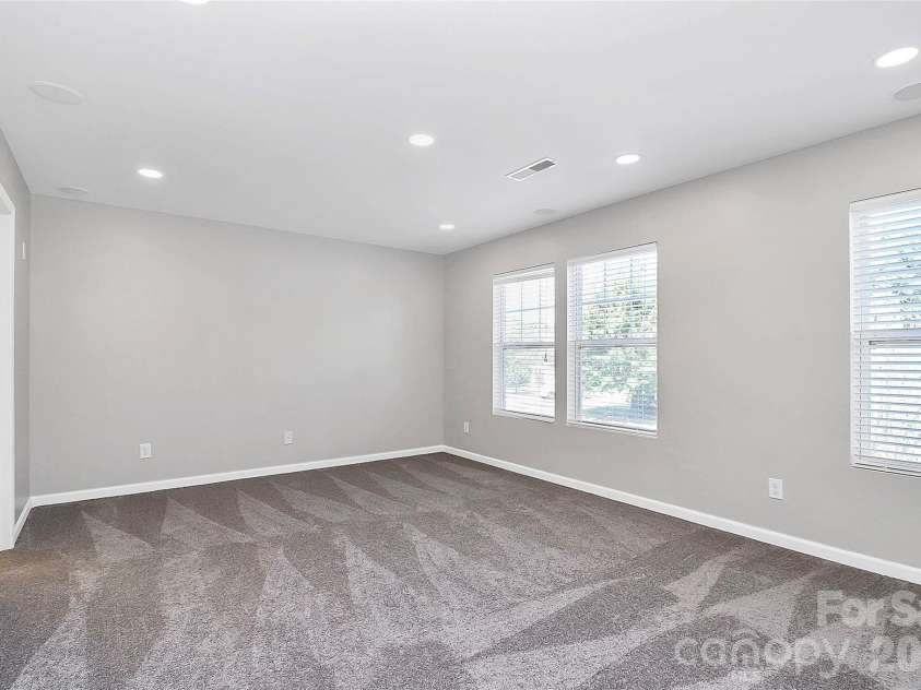 15705 Lakepoint Forest Drive, Charlotte, NC 28278.  MLS# CAR4308712, YatesRealty ID 3385. 