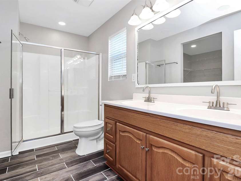 15705 Lakepoint Forest Drive, Charlotte, NC 28278.  MLS# CAR4308712, YatesRealty ID 3385. 