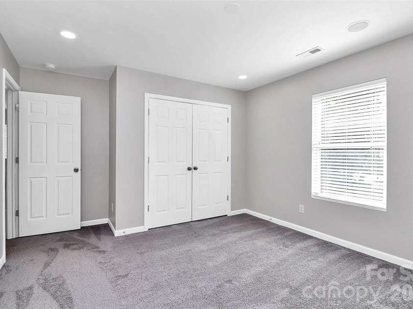15705 Lakepoint Forest Drive, Charlotte, NC 28278.  MLS# CAR4308712, YatesRealty ID 3385. 