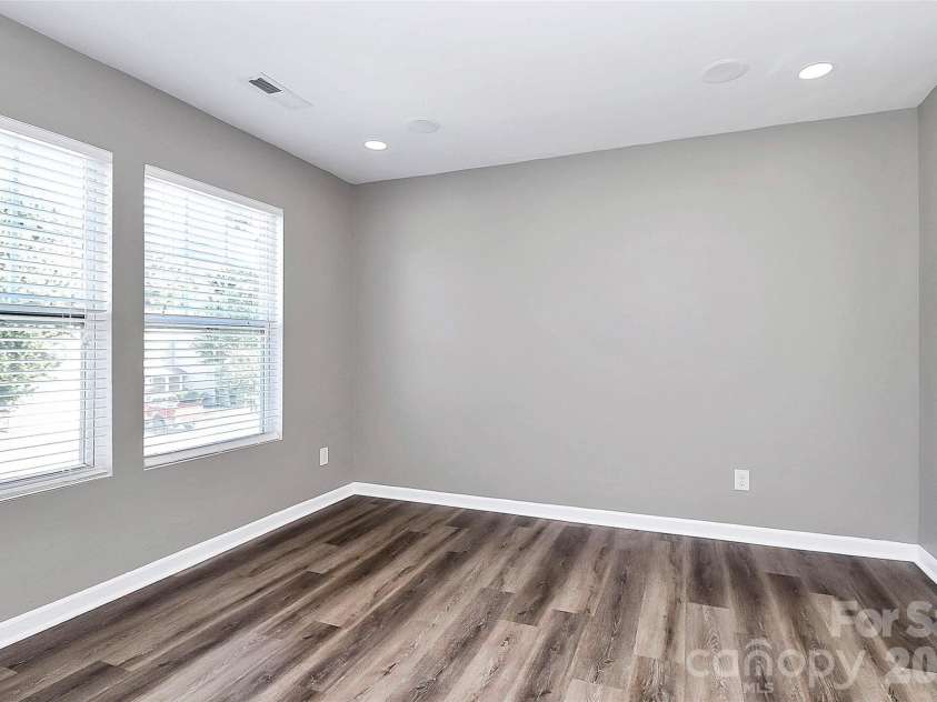 15705 Lakepoint Forest Drive, Charlotte, NC 28278.  MLS# CAR4308712, YatesRealty ID 3385. 