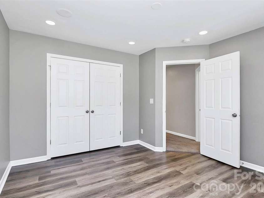 15705 Lakepoint Forest Drive, Charlotte, NC 28278.  MLS# CAR4308712, YatesRealty ID 3385. 