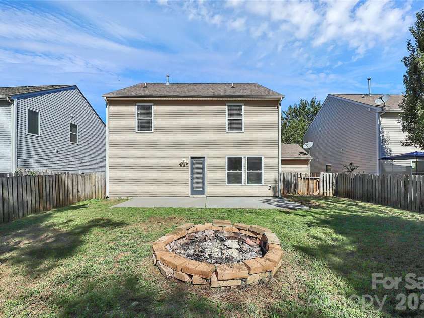15705 Lakepoint Forest Drive, Charlotte, NC 28278.  MLS# CAR4308712, YatesRealty ID 3385. 
