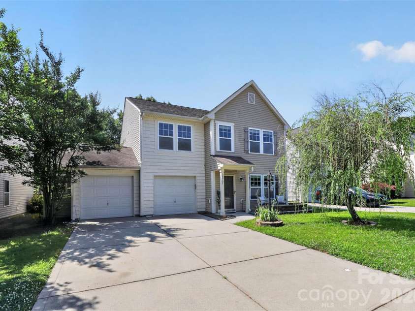 15705 Lakepoint Forest Drive, Charlotte, NC 28278.  MLS# CAR4308712, YatesRealty ID 3385. 