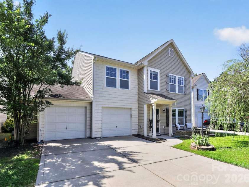 15705 Lakepoint Forest Drive, Charlotte, NC 28278.  MLS# CAR4308712, YatesRealty ID 3385. 