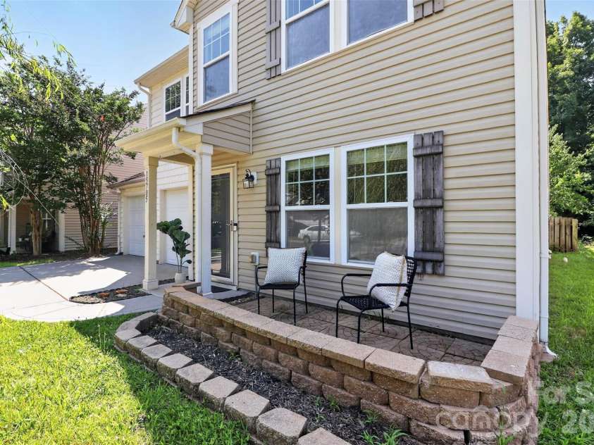 15705 Lakepoint Forest Drive, Charlotte, NC 28278.  MLS# CAR4308712, YatesRealty ID 3385. 