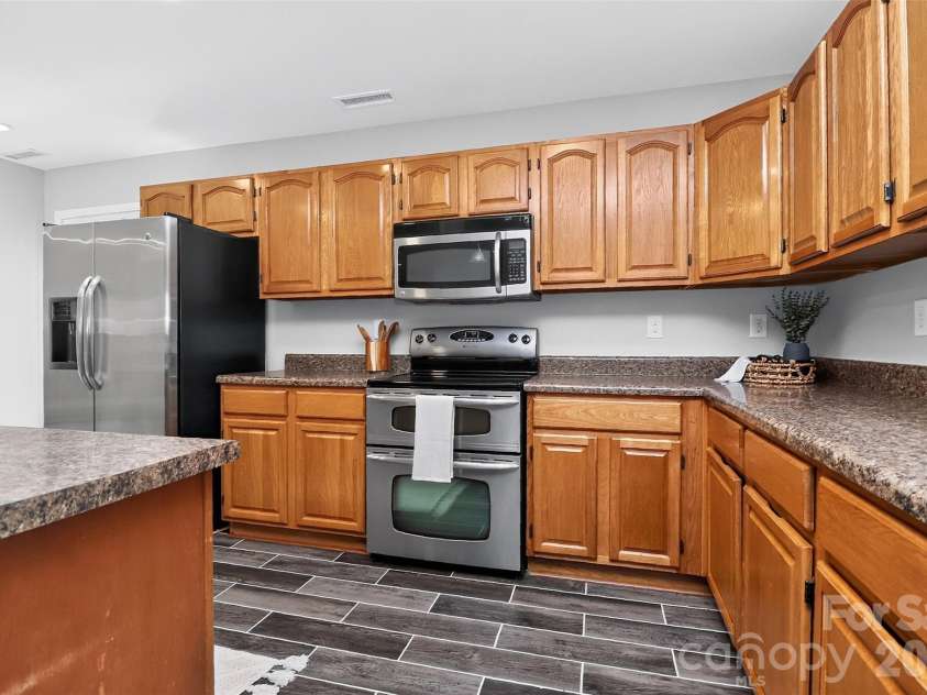 15705 Lakepoint Forest Drive, Charlotte, NC 28278.  MLS# CAR4308712, YatesRealty ID 3385. 
